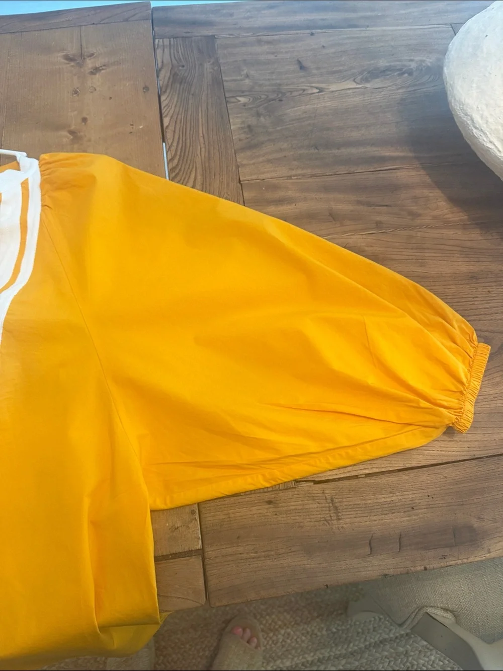 Tory Burch Women’s Marigold Yellow V-Neck Puff sleeved tunic w/white trim Sz Med